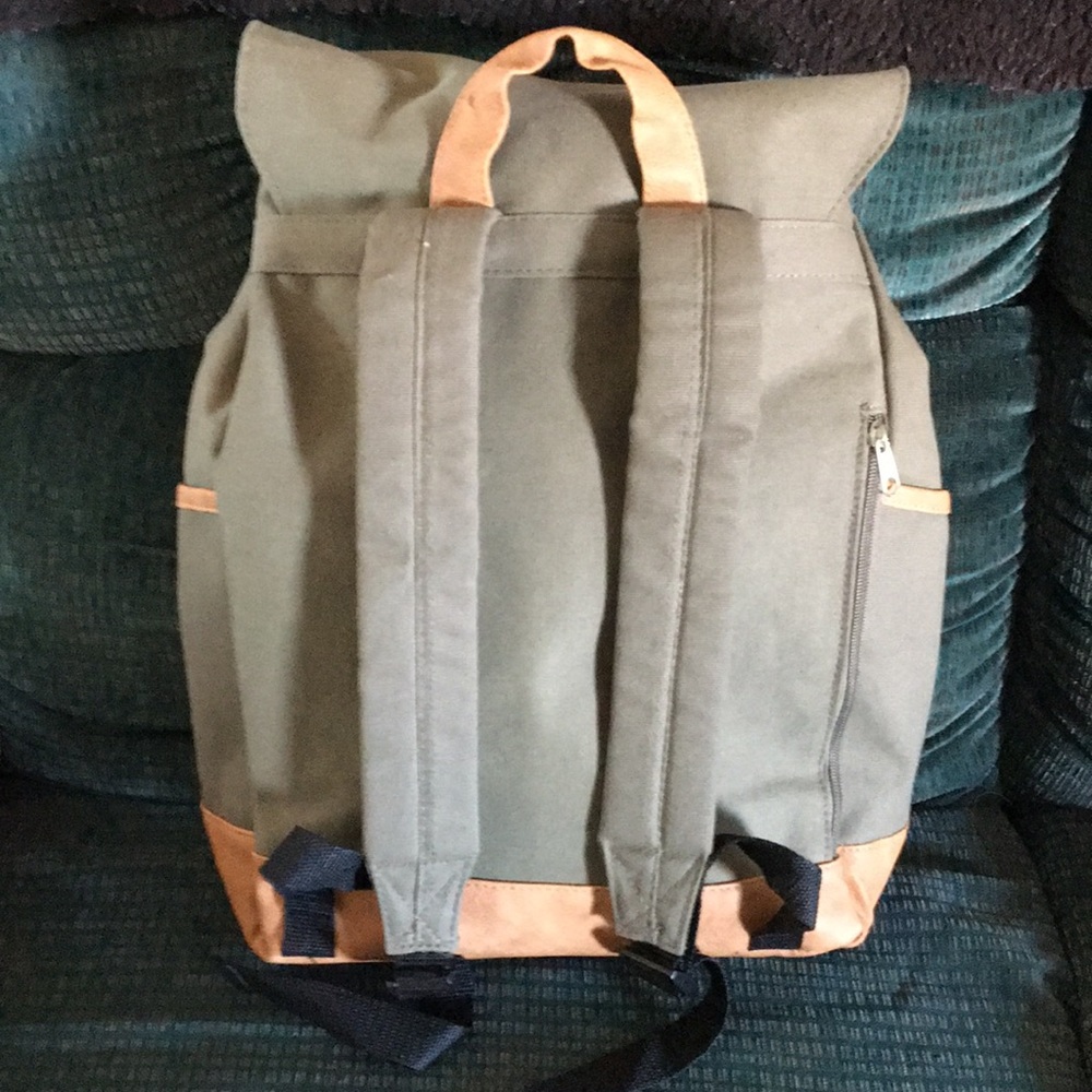DSW backpack. - Picture 2 of 7